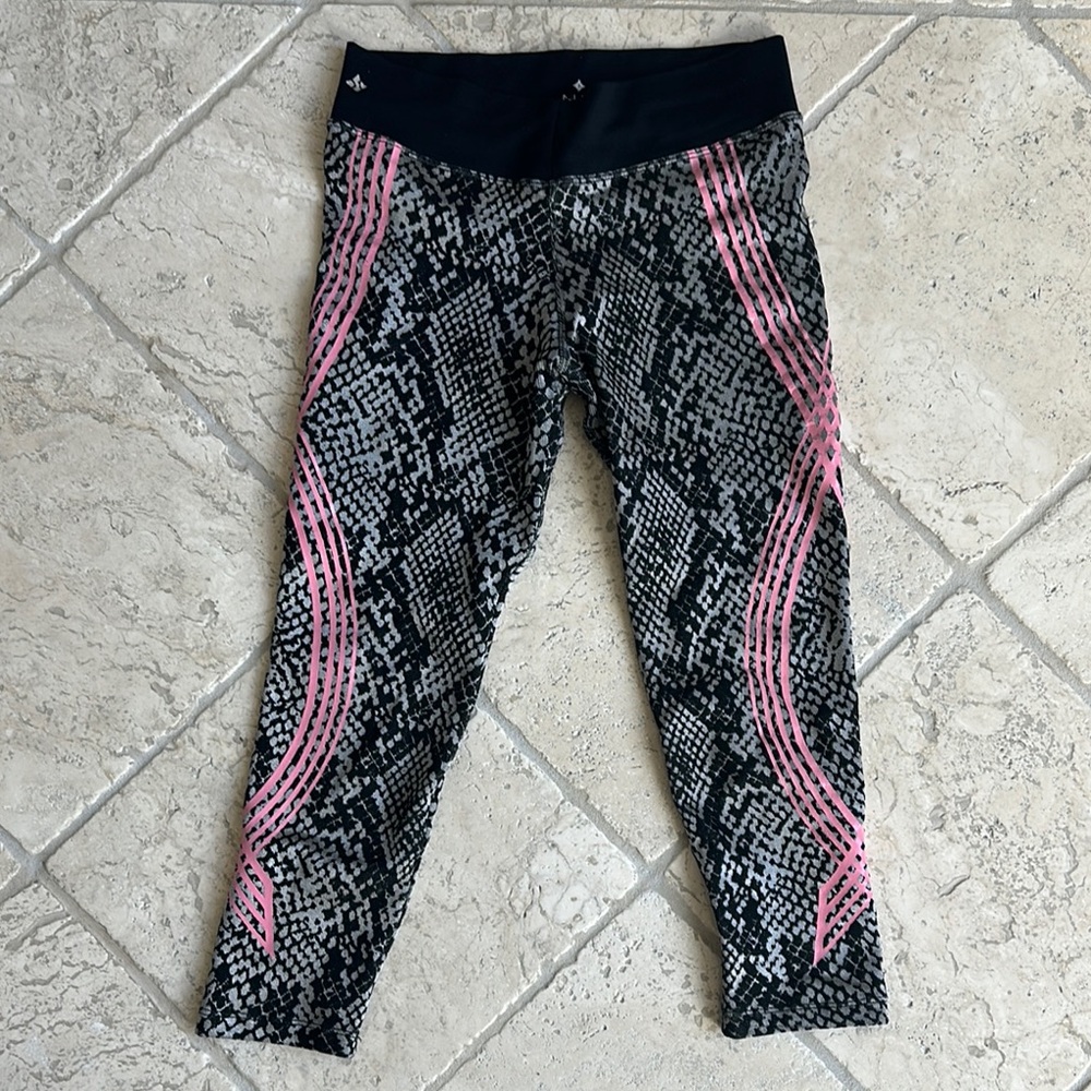 NUX Black and Pink Performance Leggings with Snakeskin Print - size M - …